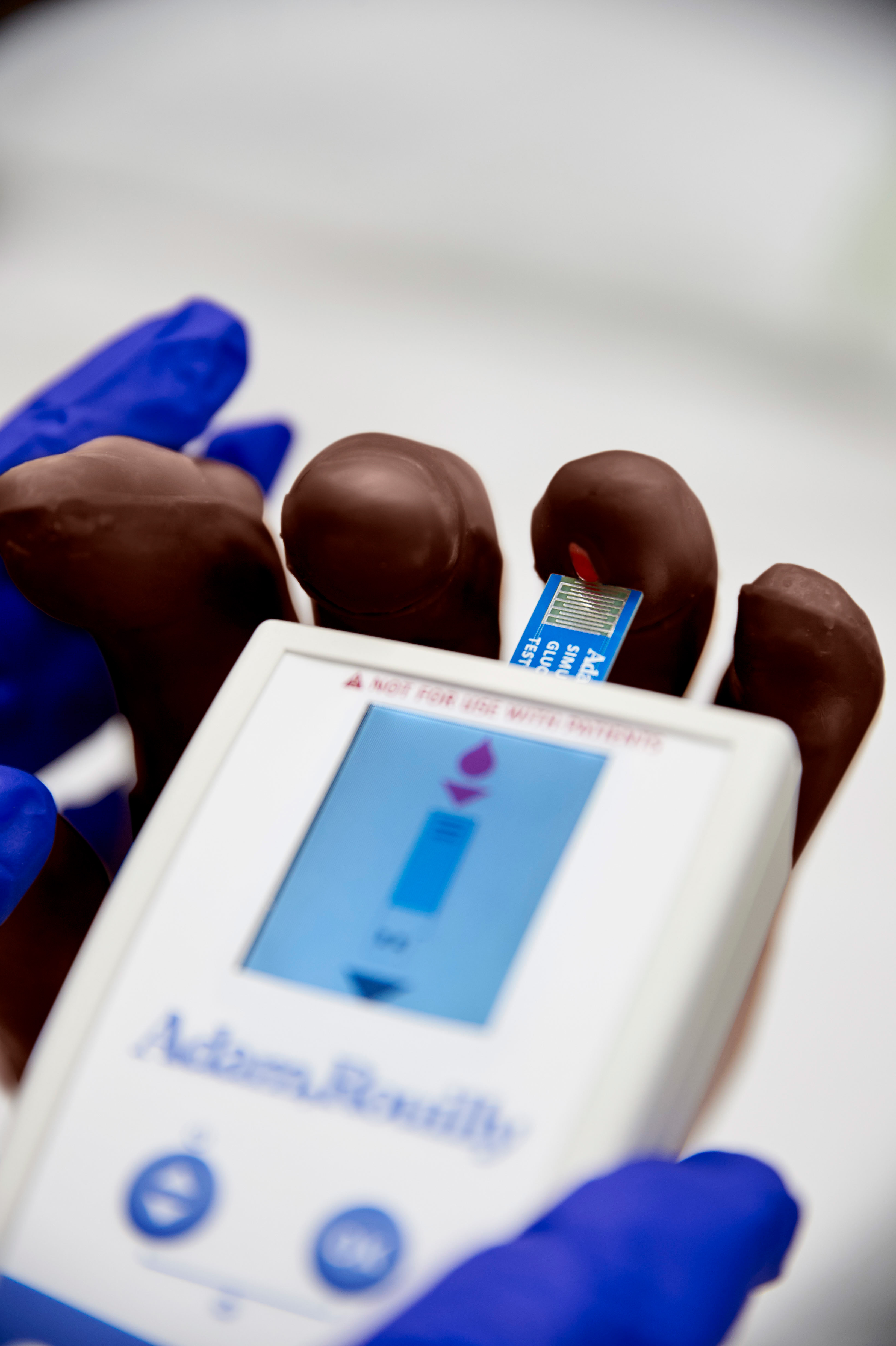 Glucohand® - Digital Glucometer Simulator, Dark