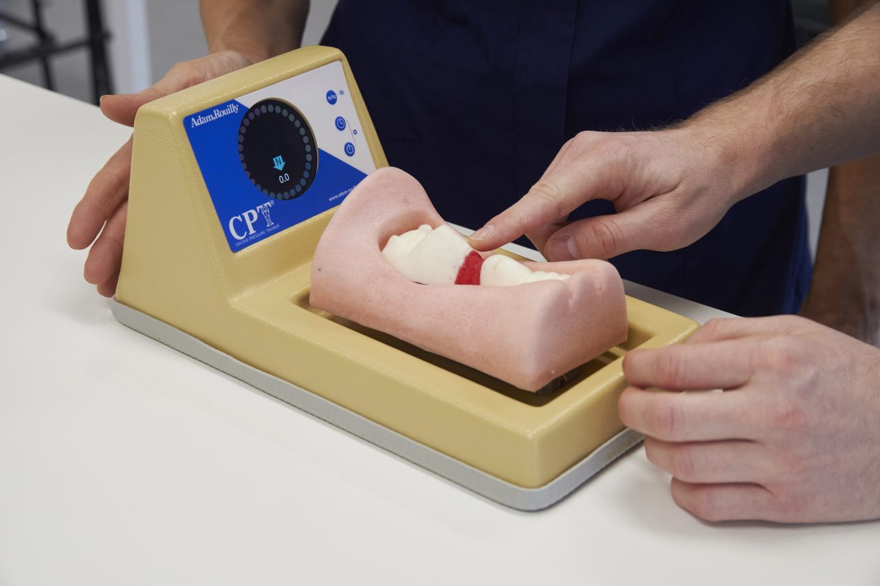 Digital Cricoid Pressure Trainer®, Dark