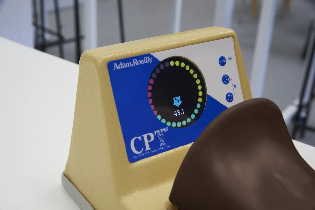 Digital Cricoid Pressure Trainer®, Dark