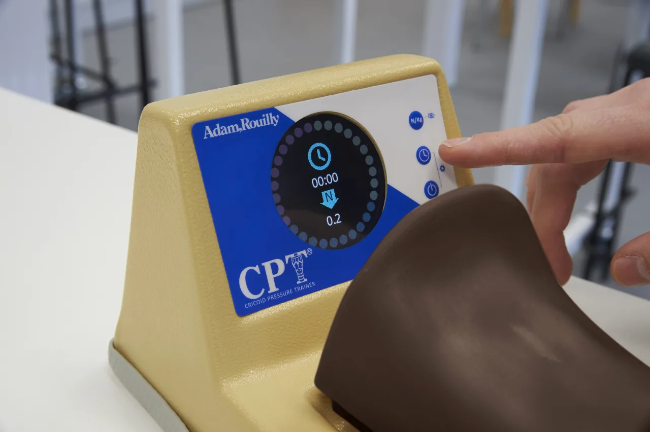 Digital Cricoid Pressure Trainer®, Dark