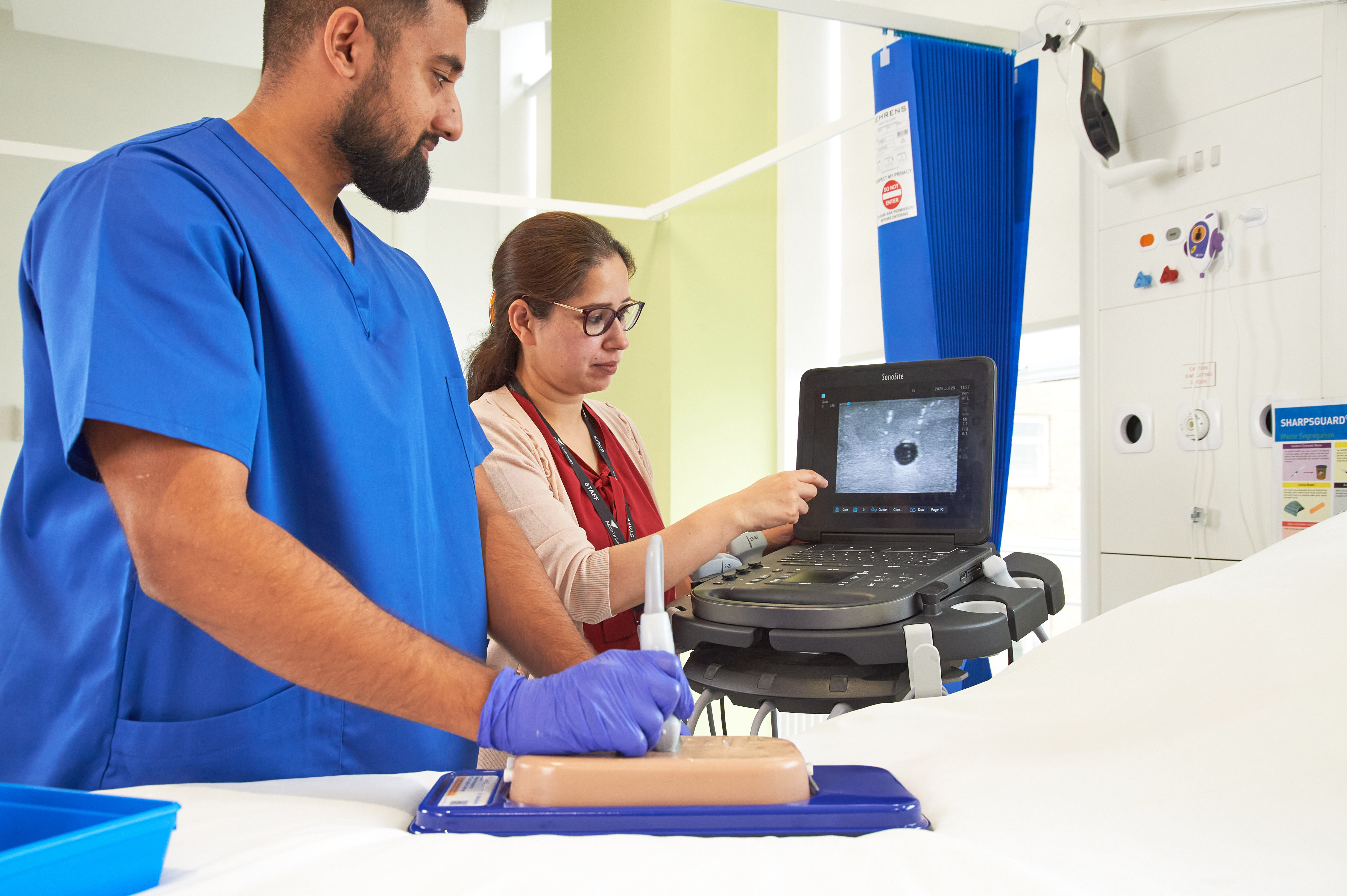 Ultrasound Simulator with 2 Central Lines, Light