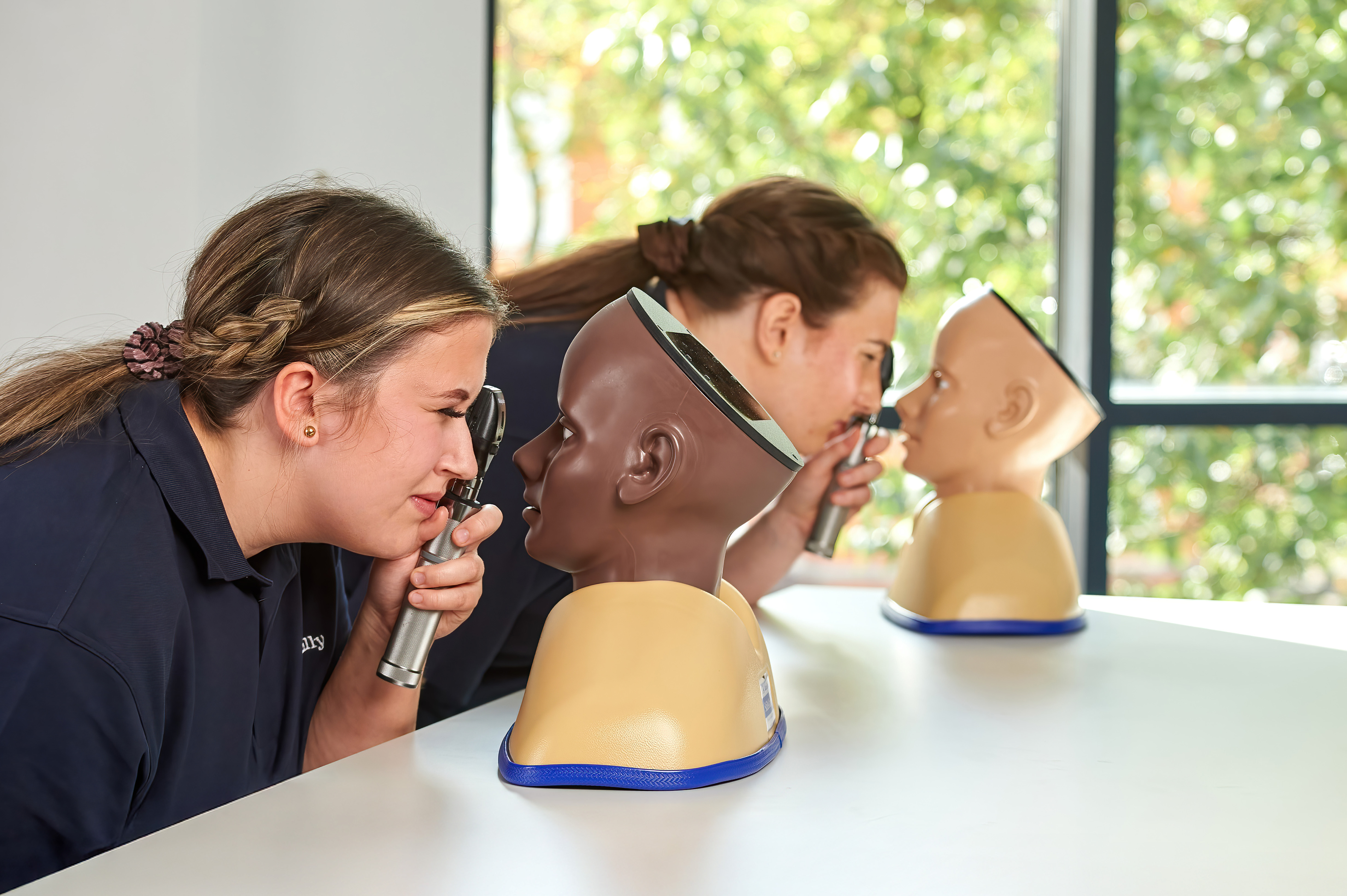 Enhanced Digital Eye Examination/Retinopathy Trainer, Dark