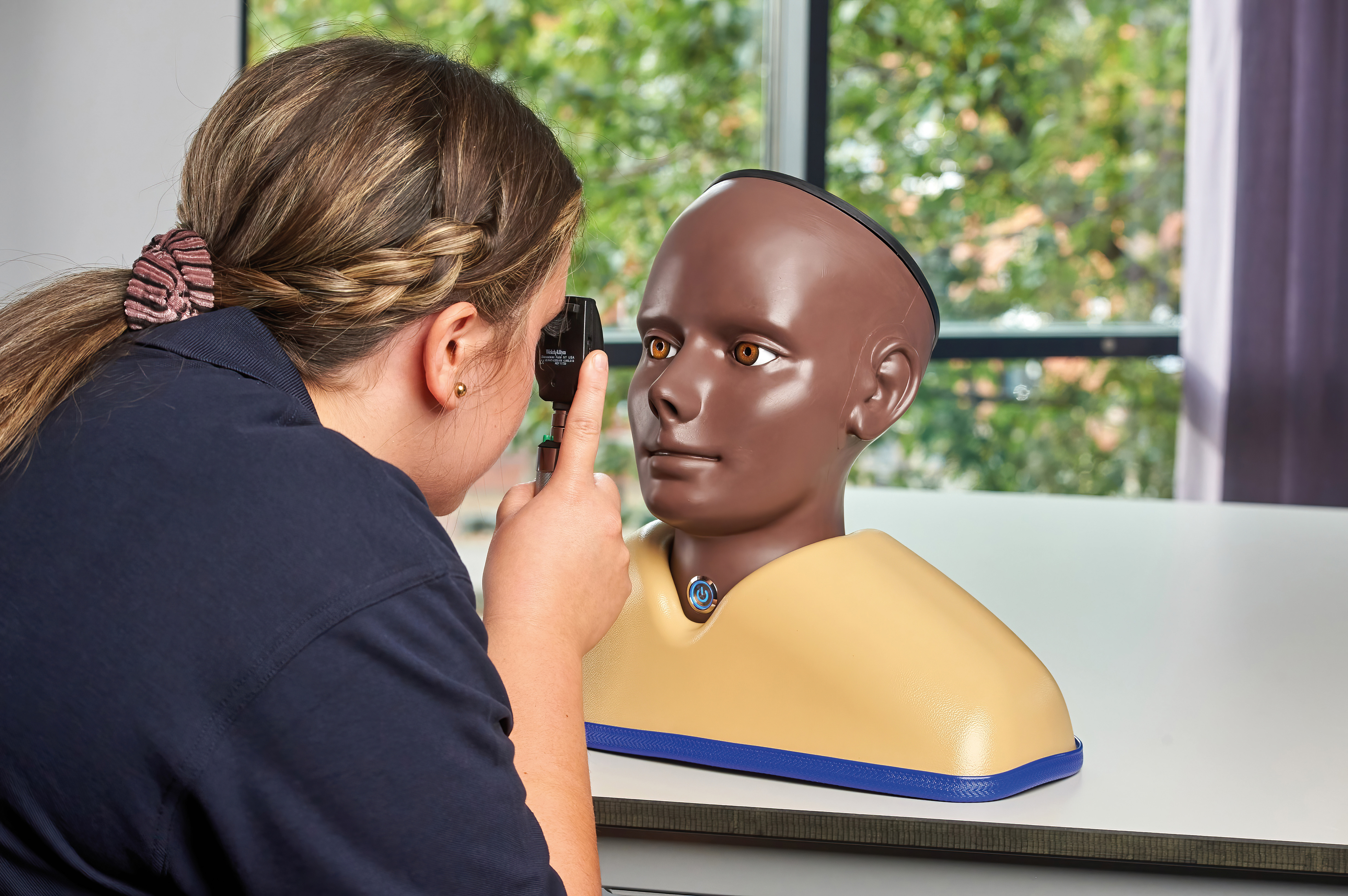 Enhanced Digital Eye Examination/Retinopathy Trainer, Dark