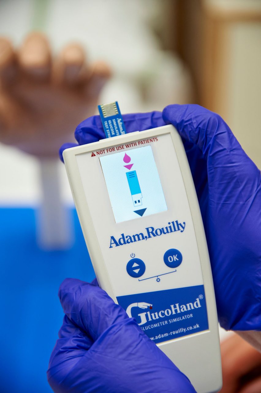 Glucohand® - Digital Glucometer Simulator, Light