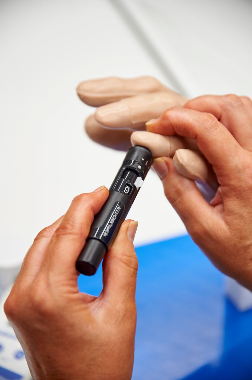 Glucohand® - Digital Glucometer Simulator, Light